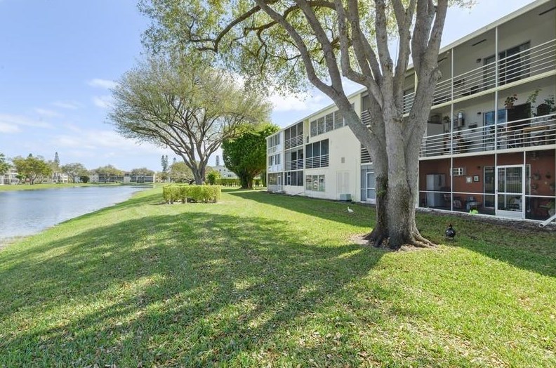 104 Dorset C, Boca Raton FL  33434-3008 exterior