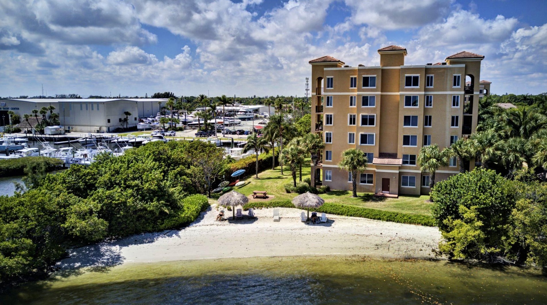 1000 Scotia Dr, Lake Worth FL 33462-7036 exterior