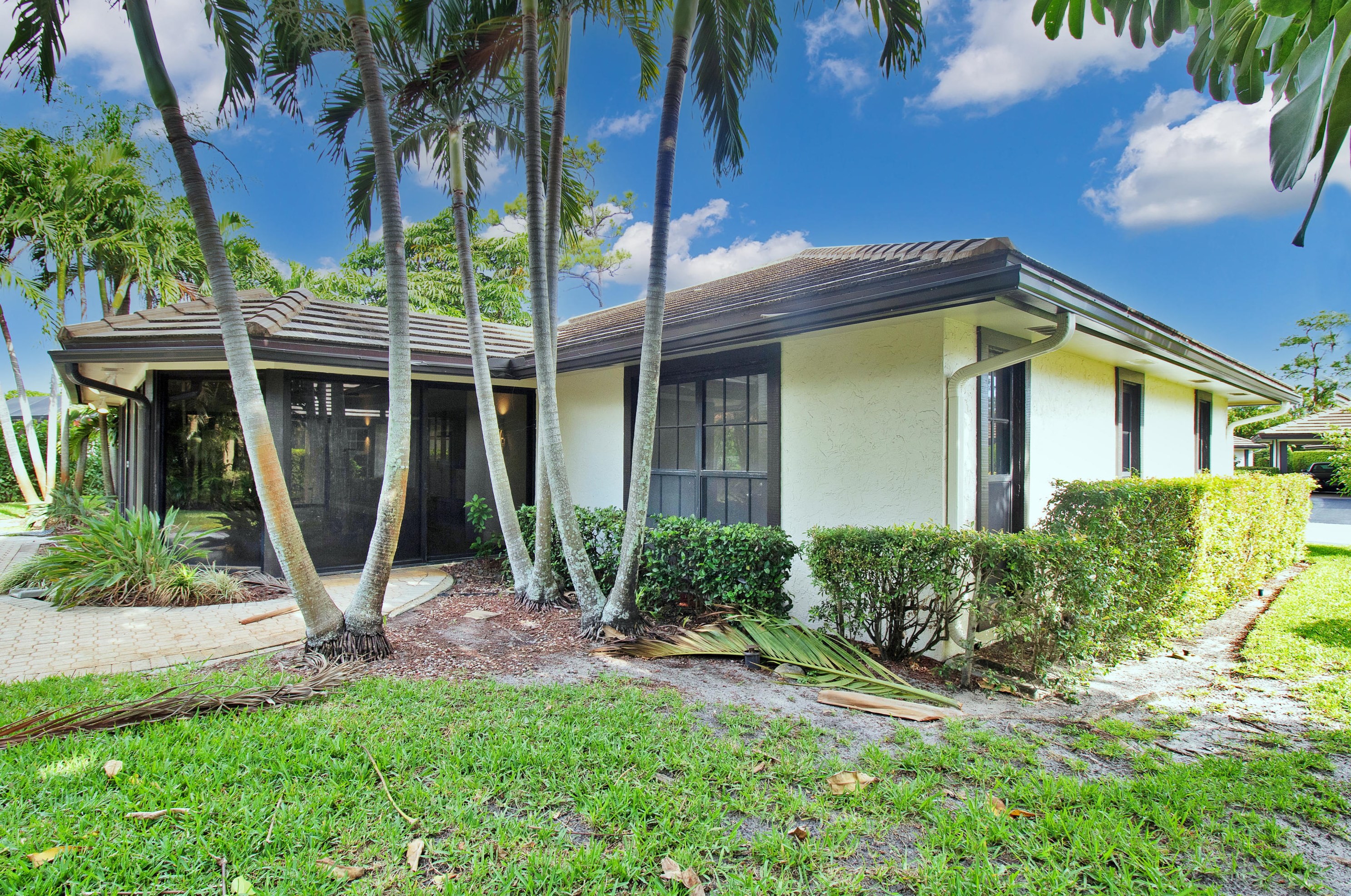 448 Pine Villa Dr, Lake Worth FL  33462-1220 exterior