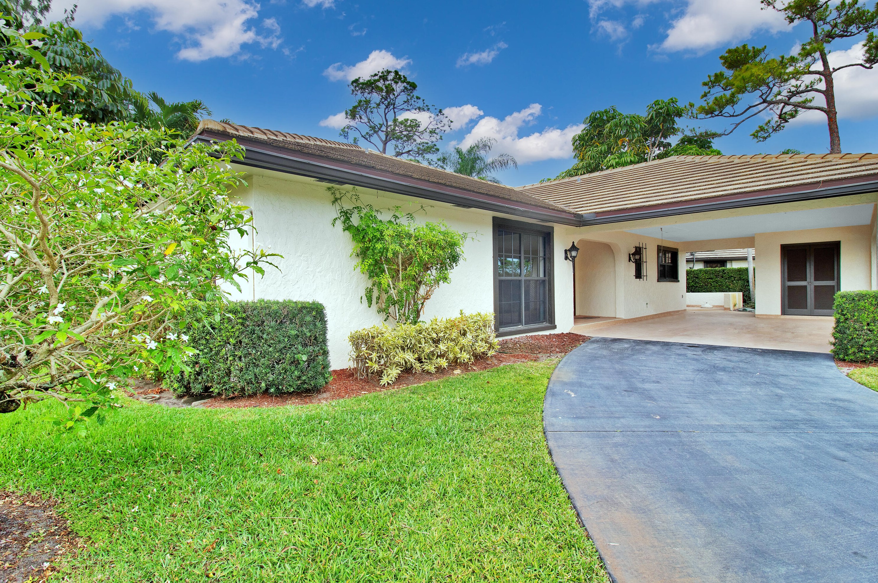 448 Pine Villa Dr, Lake Worth FL  33462-1220 exterior