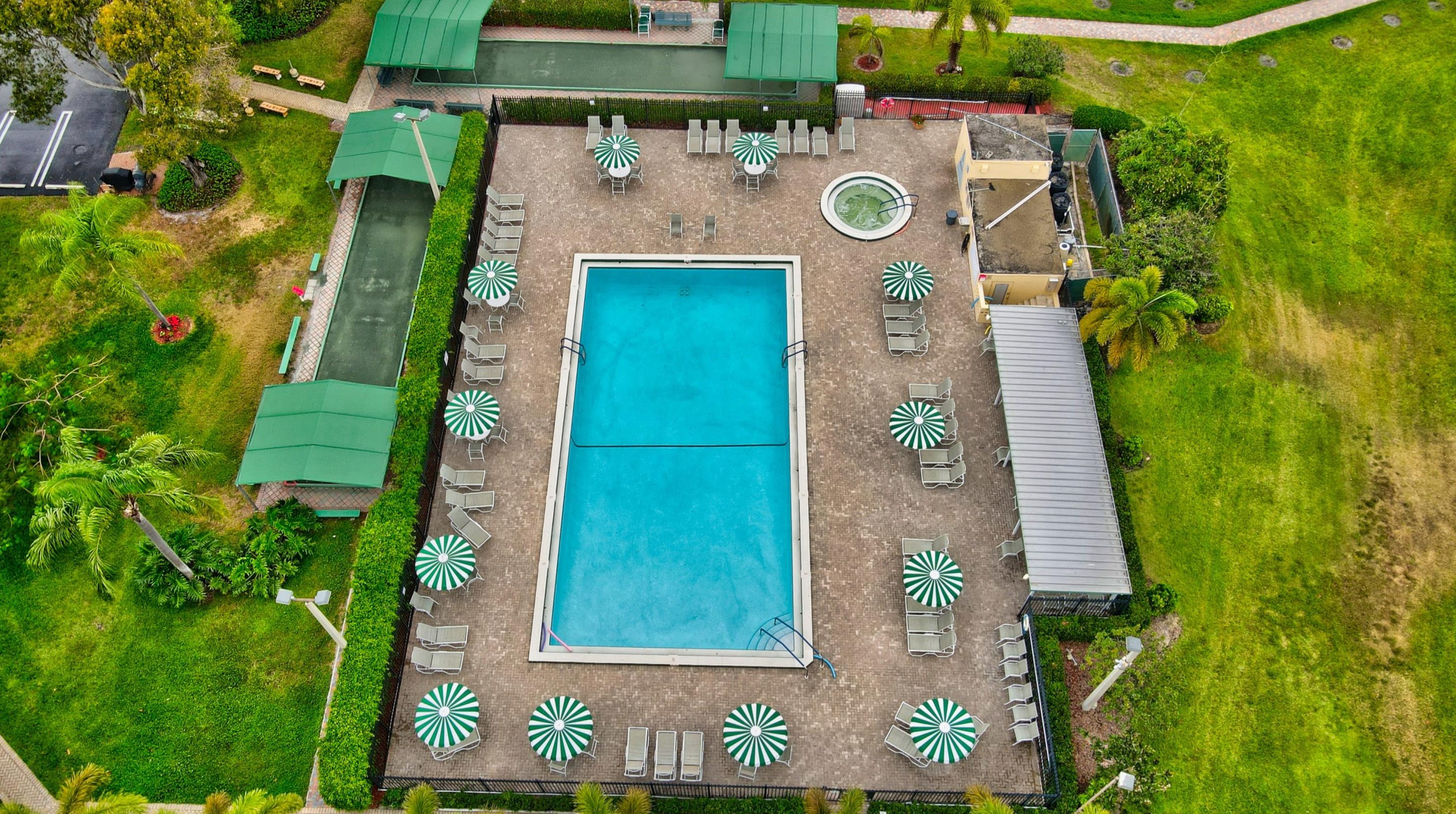 330 26th Ave, Boynton Beach FL 33435-2023 exterior