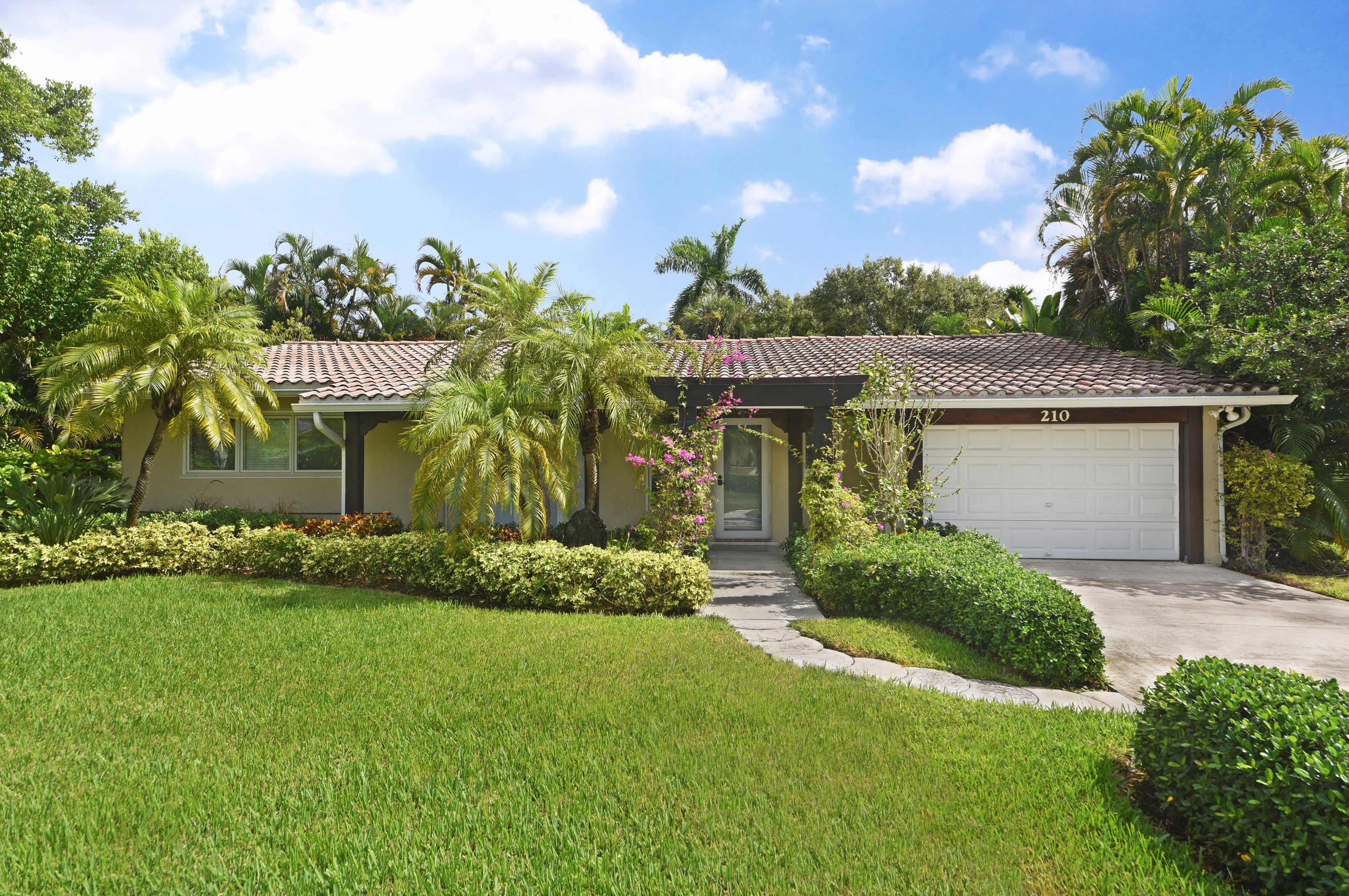 210 Atlantic Dr, Lake Worth FL  33462-1940 exterior