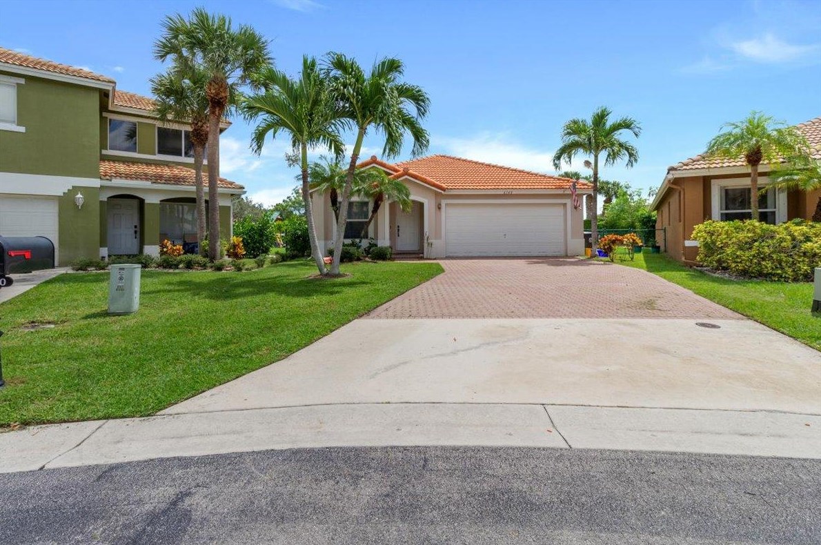 6140 Willoughby Cir, Lake Worth FL  33463-9308 exterior