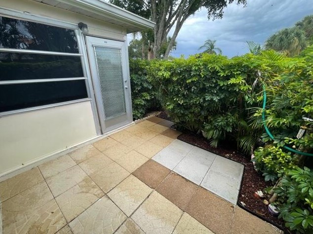 401 Bennington Ln, Lake Worth FL  33467-3038 exterior