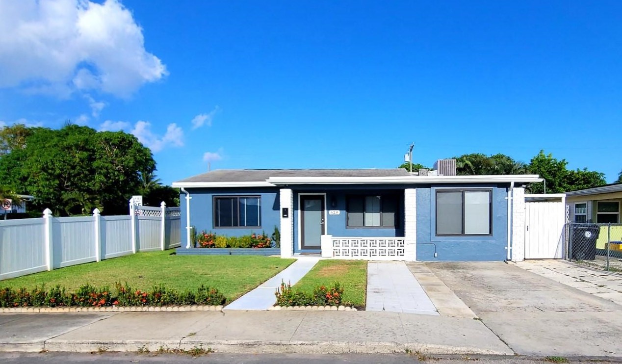 629 D St, Lake Worth FL  33460-2441 exterior