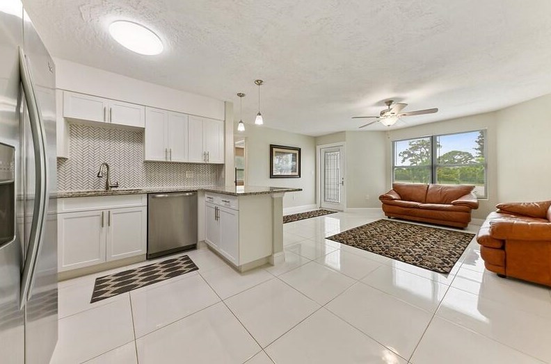 599 Owosso Rd, Lake Worth FL  33462-2103 exterior