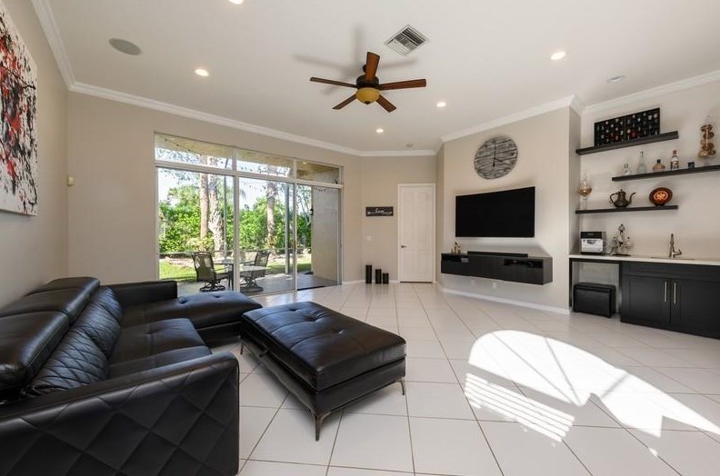 5287 Ventura Dr, Delray Beach, FL 33484