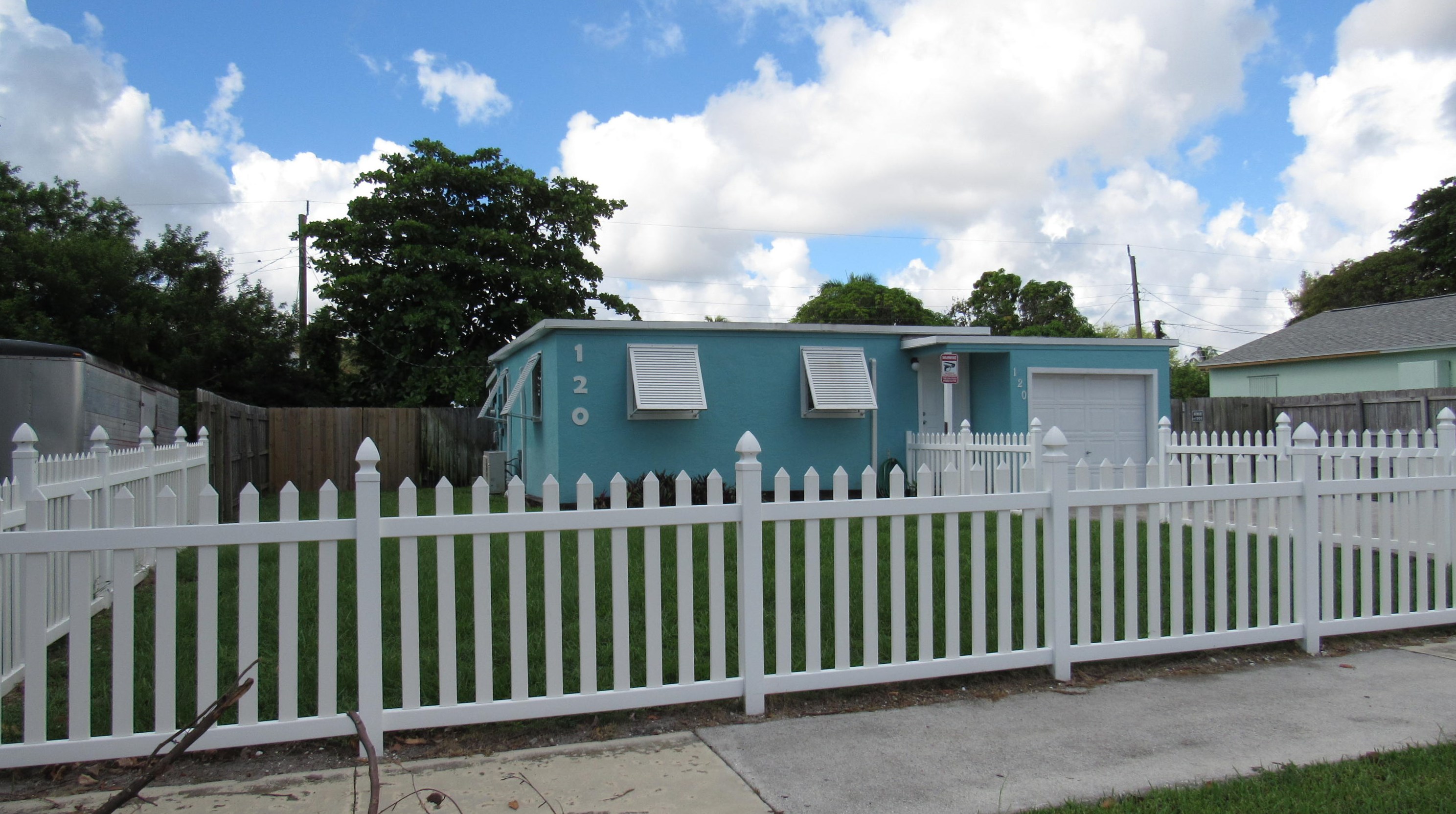 120 12th Ave, Boynton Beach FL  33435-6024 exterior