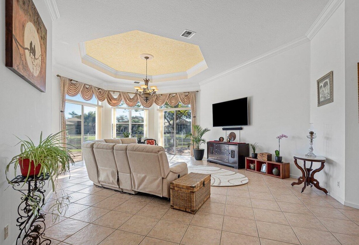 12039 Oakvista Dr, Boynton Beach FL 33437-6351 exterior