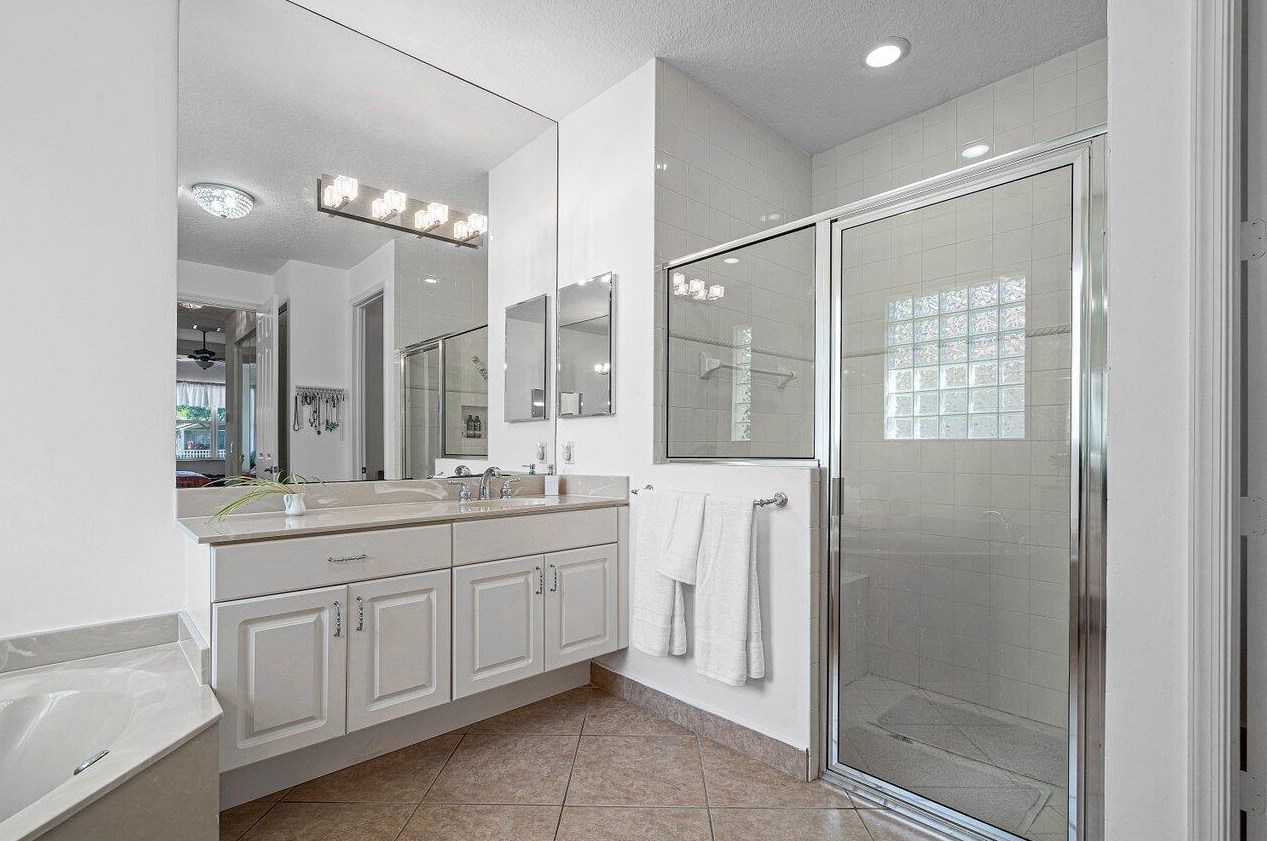 12039 Oakvista Dr, Boynton Beach FL 33437-6351 exterior