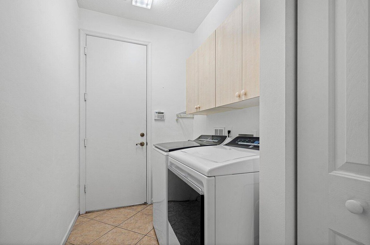 12039 Oakvista Dr, Boynton Beach FL 33437-6351 exterior