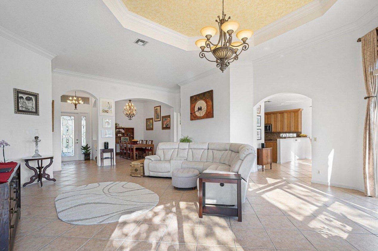 12039 Oakvista Dr, Boynton Beach FL 33437-6351 exterior