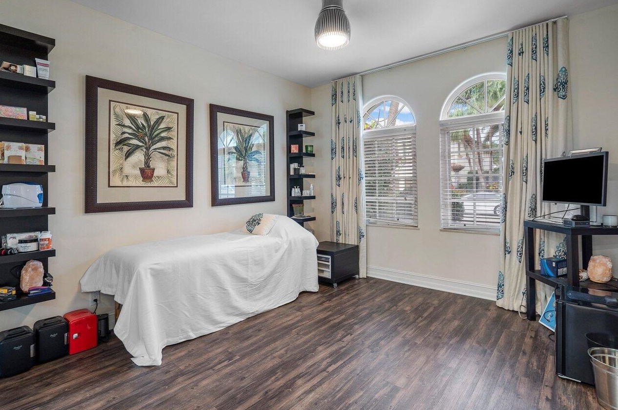 571 Golden Harbour Dr, Boca Raton FL  33432-2941 exterior