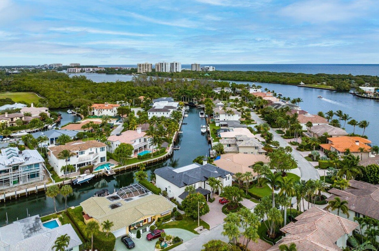 571 Golden Harbour Dr, Boca Raton FL  33432-2941 exterior