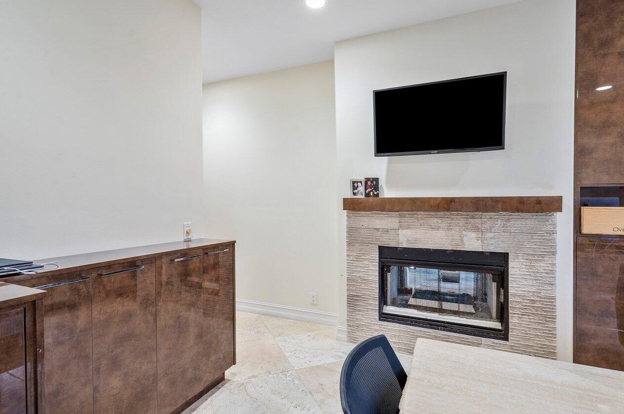 571 Golden Harbour Dr, Boca Raton FL  33432-2941 exterior