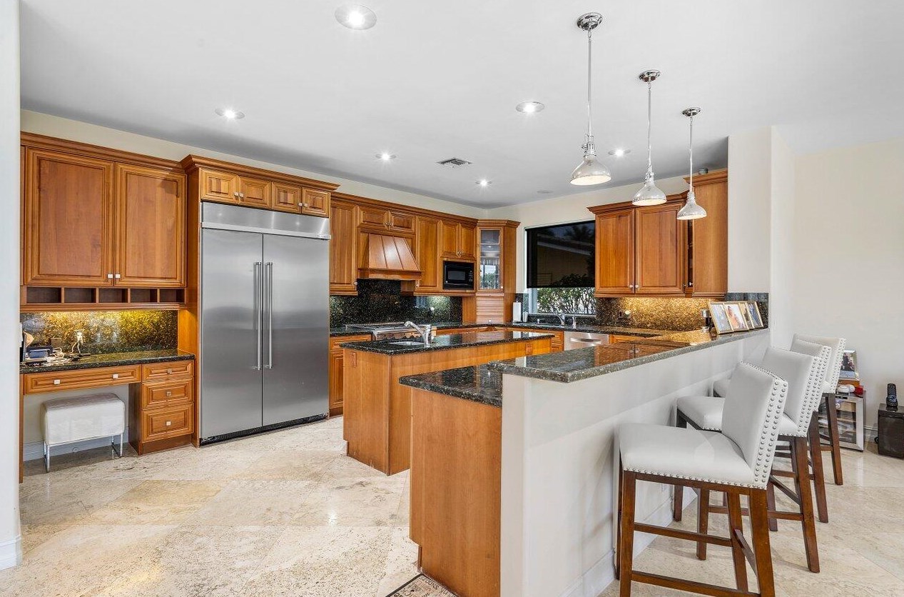 571 Golden Harbour Dr, Boca Raton FL  33432-2941 exterior