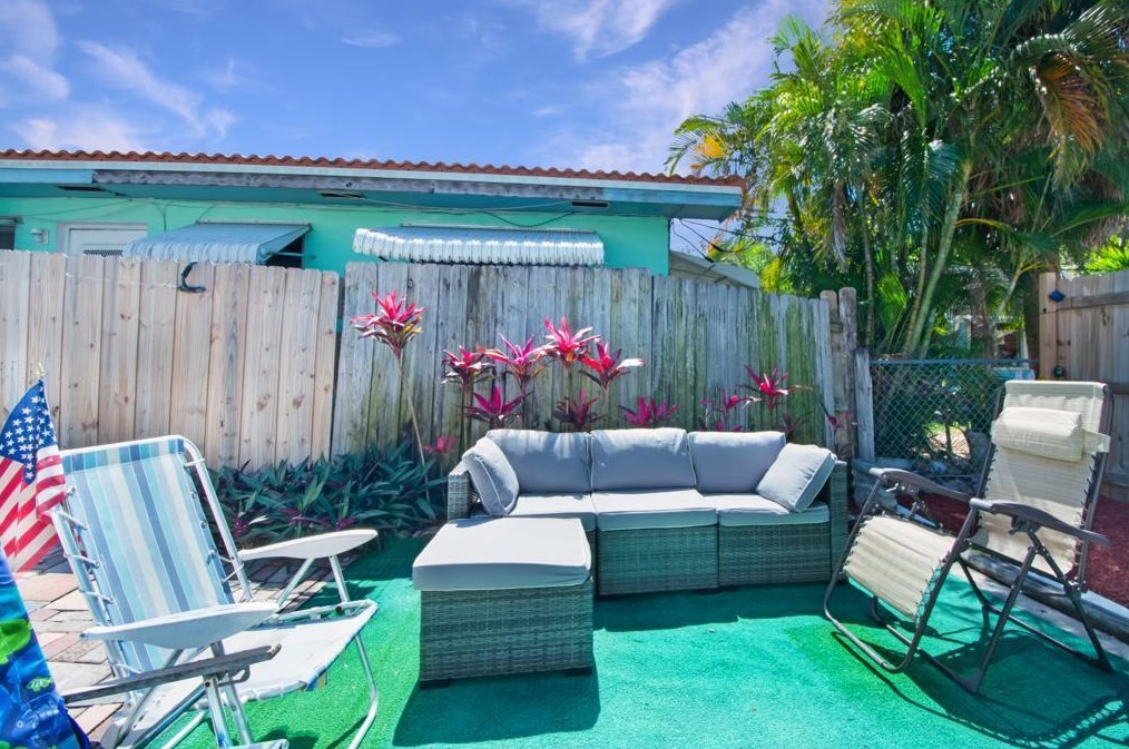 113 Federal Hwy, Lake Worth FL  33460-4387 exterior