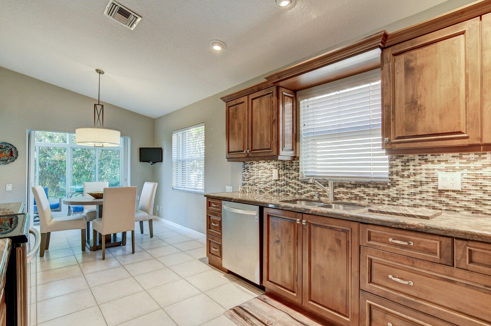 6590 Maybrook Rd, Boynton Beach FL 33437-6411 exterior