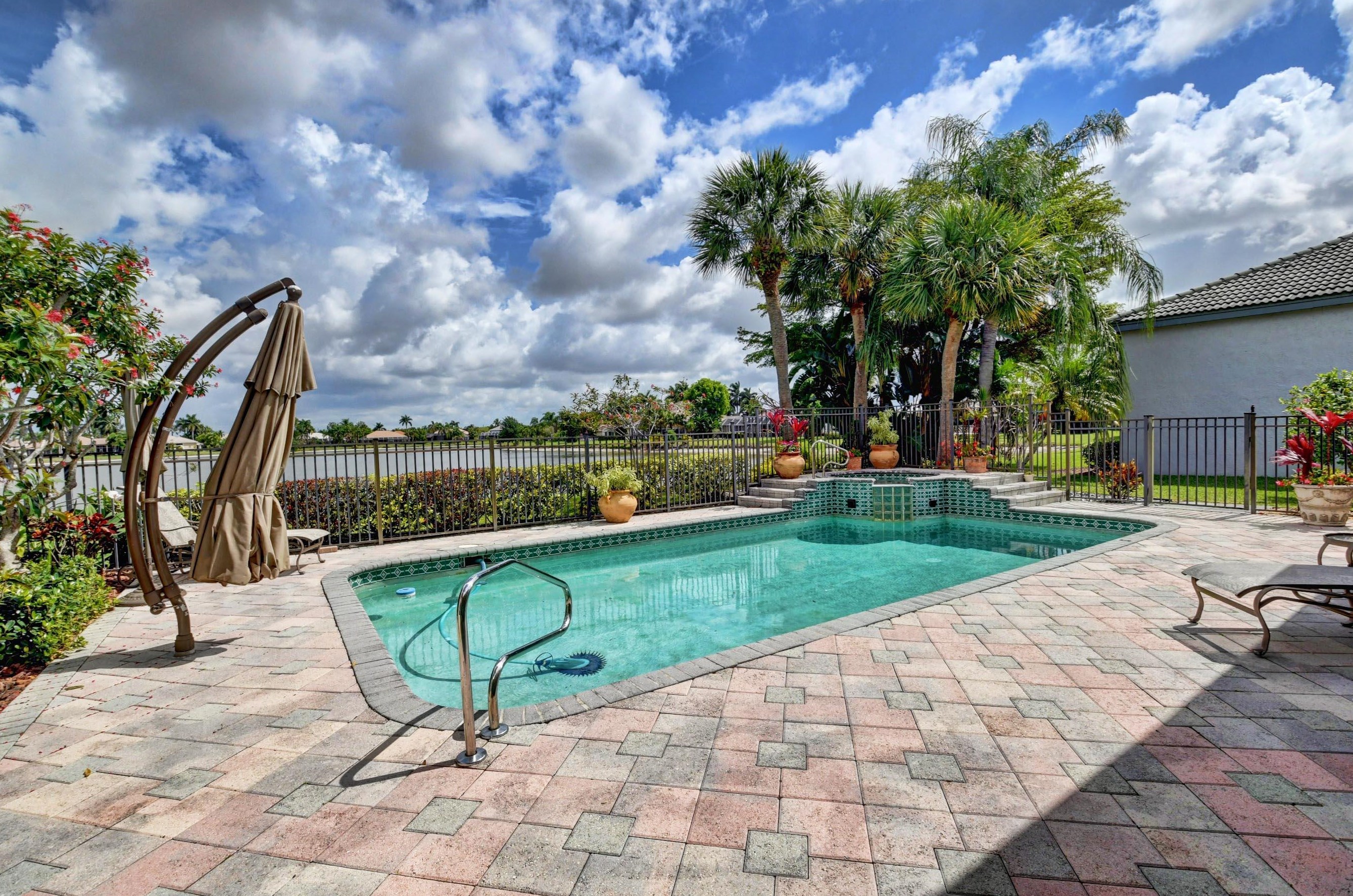 8280 Muirhead Cir, Boynton Beach FL 33472-5063 exterior