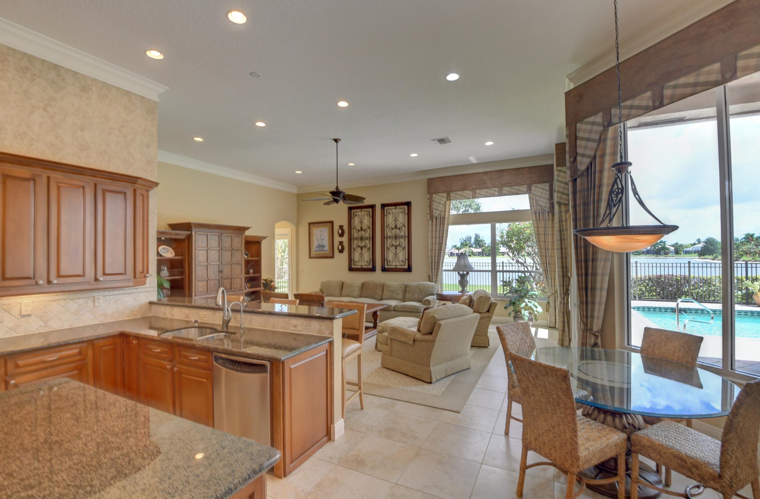 8280 Muirhead Cir, Boynton Beach FL 33472-5063 exterior