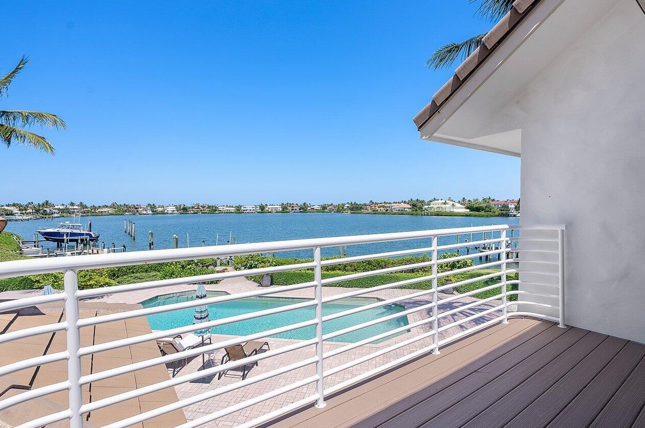 2421 Bahia Way, Stuart FL  34996-1914 exterior