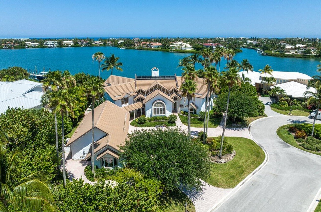 2421 Bahia Way, Stuart FL  34996-1914 exterior