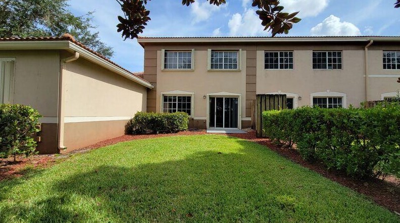 6597 Old Farm Trl, Boynton Beach FL  33437-7901 exterior