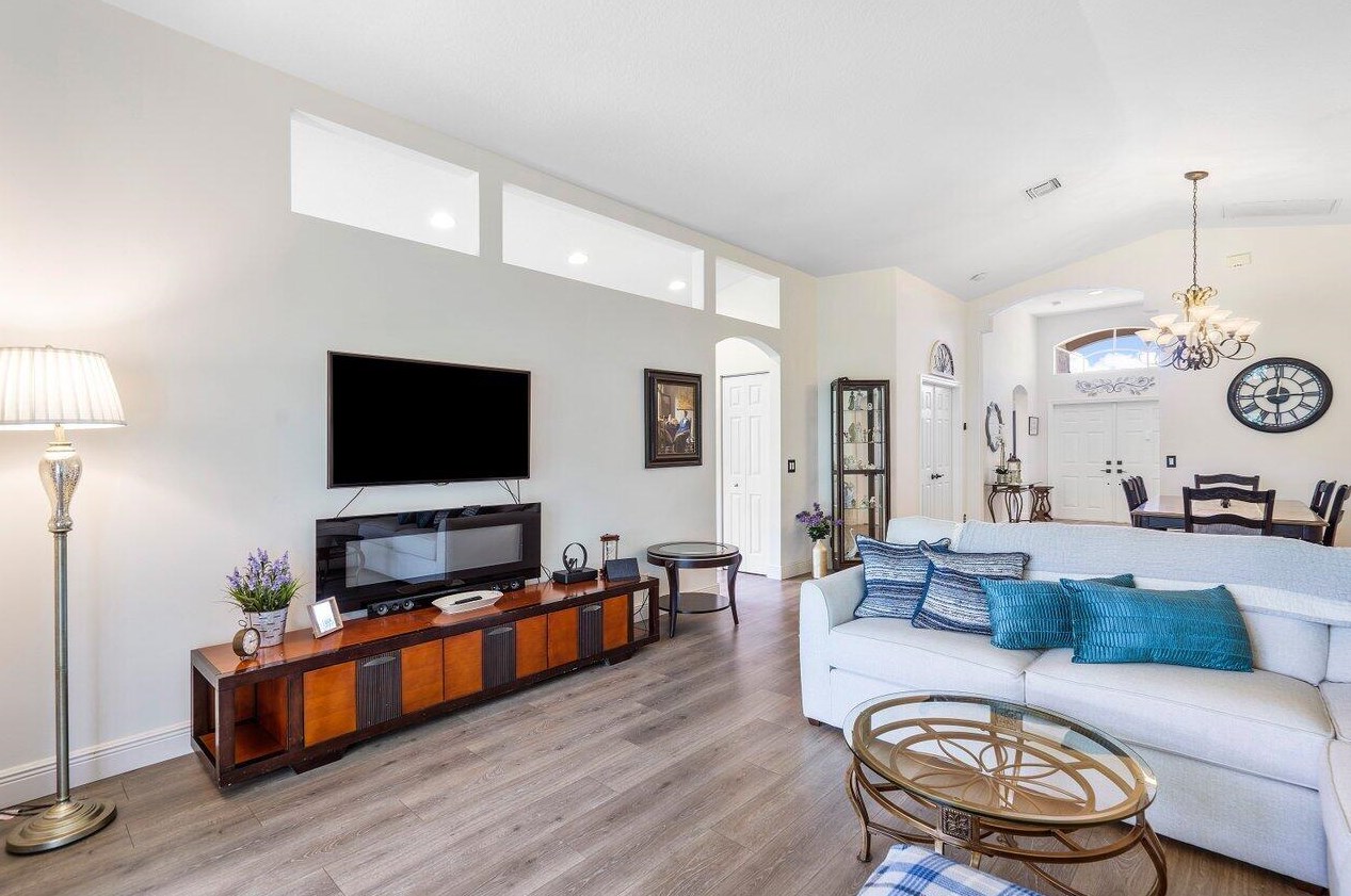 6298 Via Primo St, Lake Worth FL  33467-6157 exterior