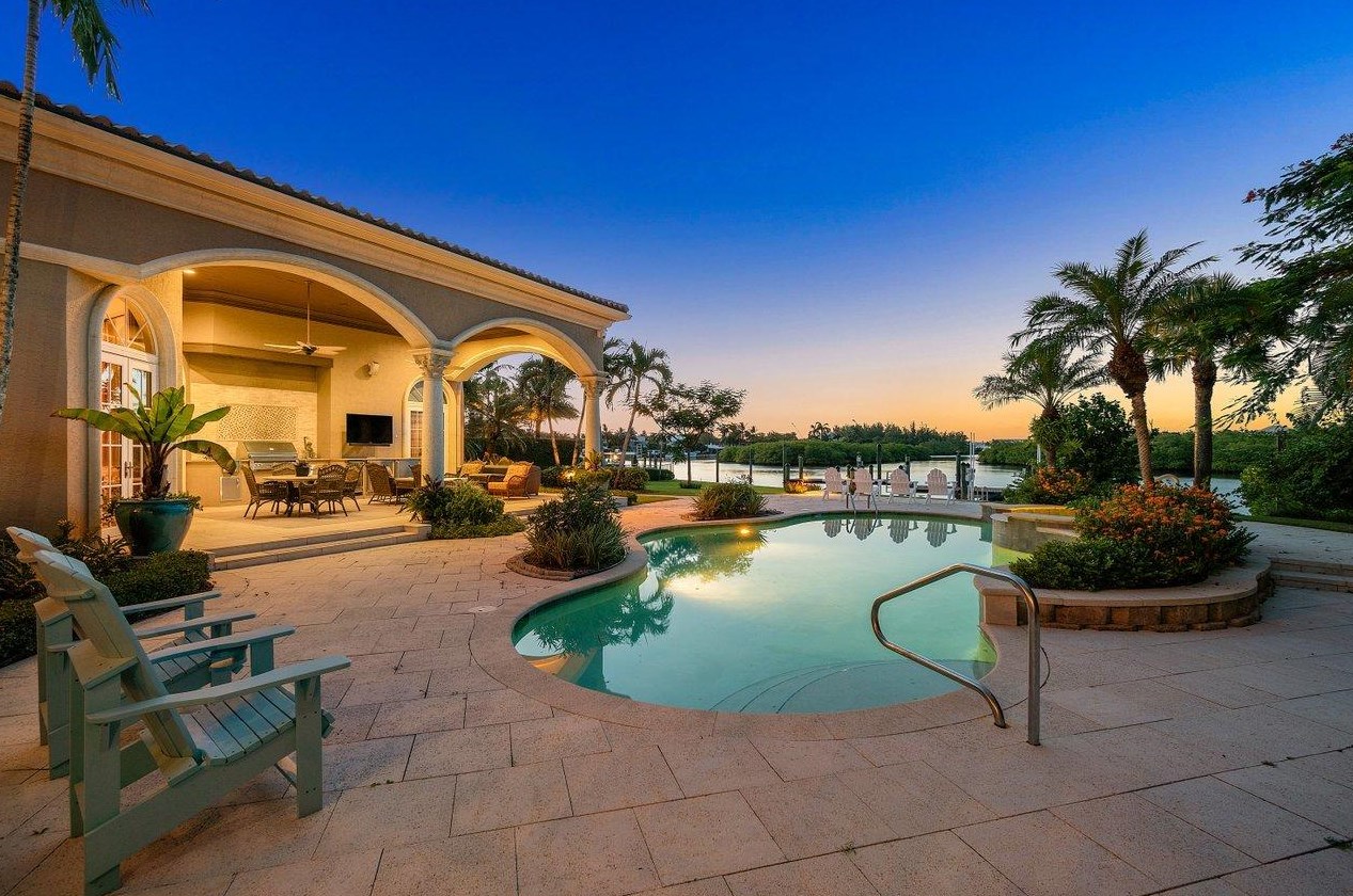 317 Old Jupiter Beach Rd, Jupiter FL  33477-5034 exterior