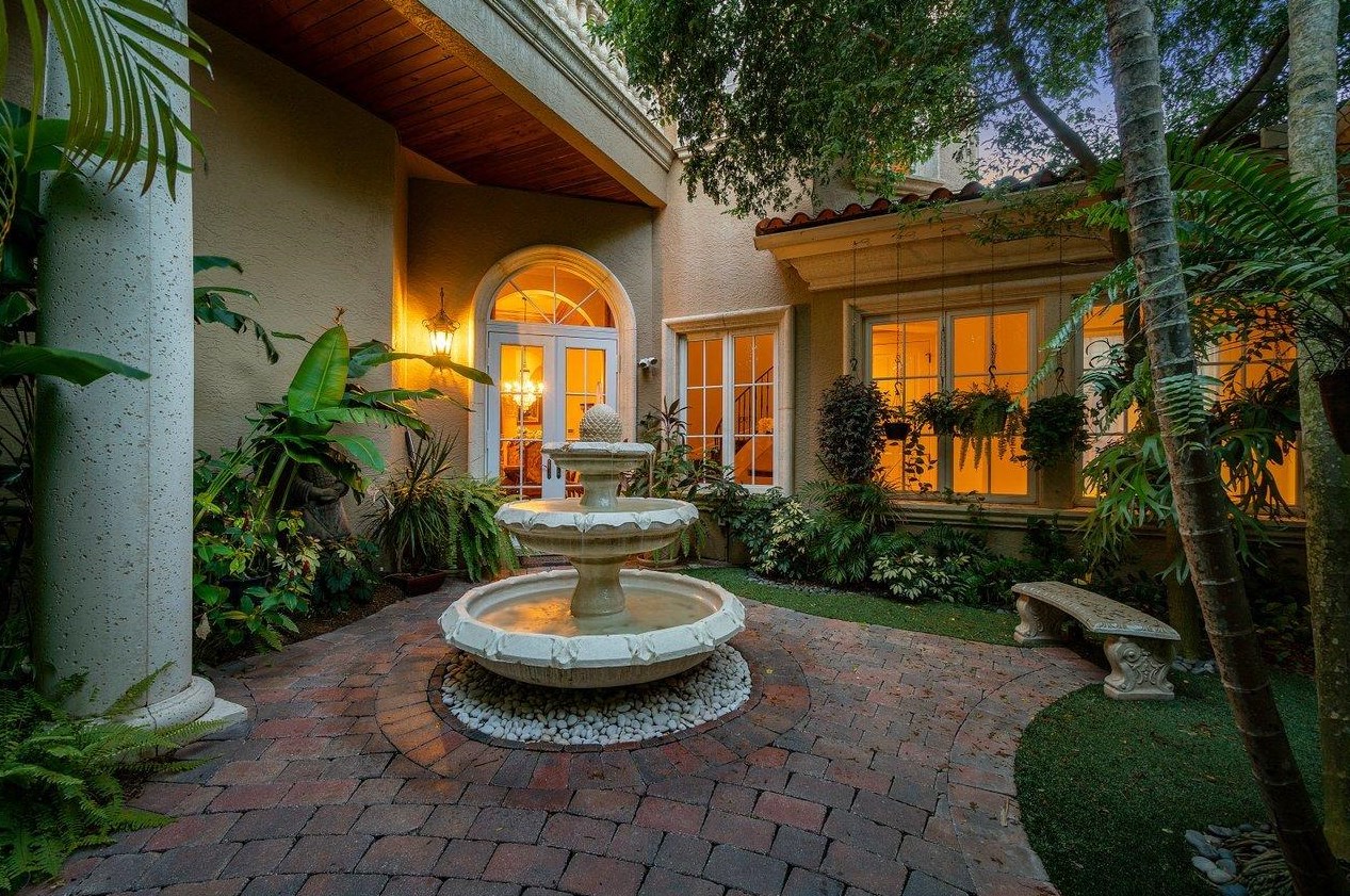 317 Old Jupiter Beach Rd, Jupiter FL  33477-5034 exterior