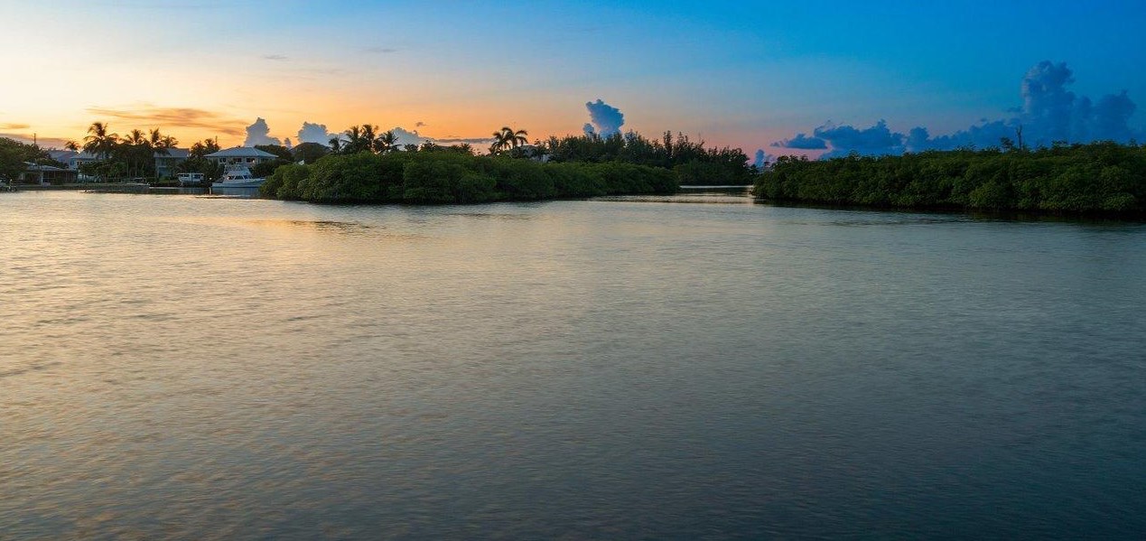 317 Old Jupiter Beach Rd, Jupiter FL  33477-5034 exterior