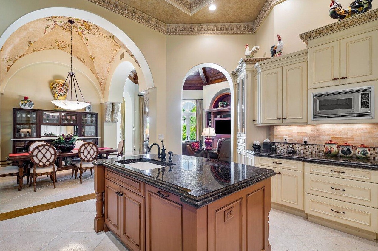 317 Old Jupiter Beach Rd, Jupiter FL  33477-5034 exterior