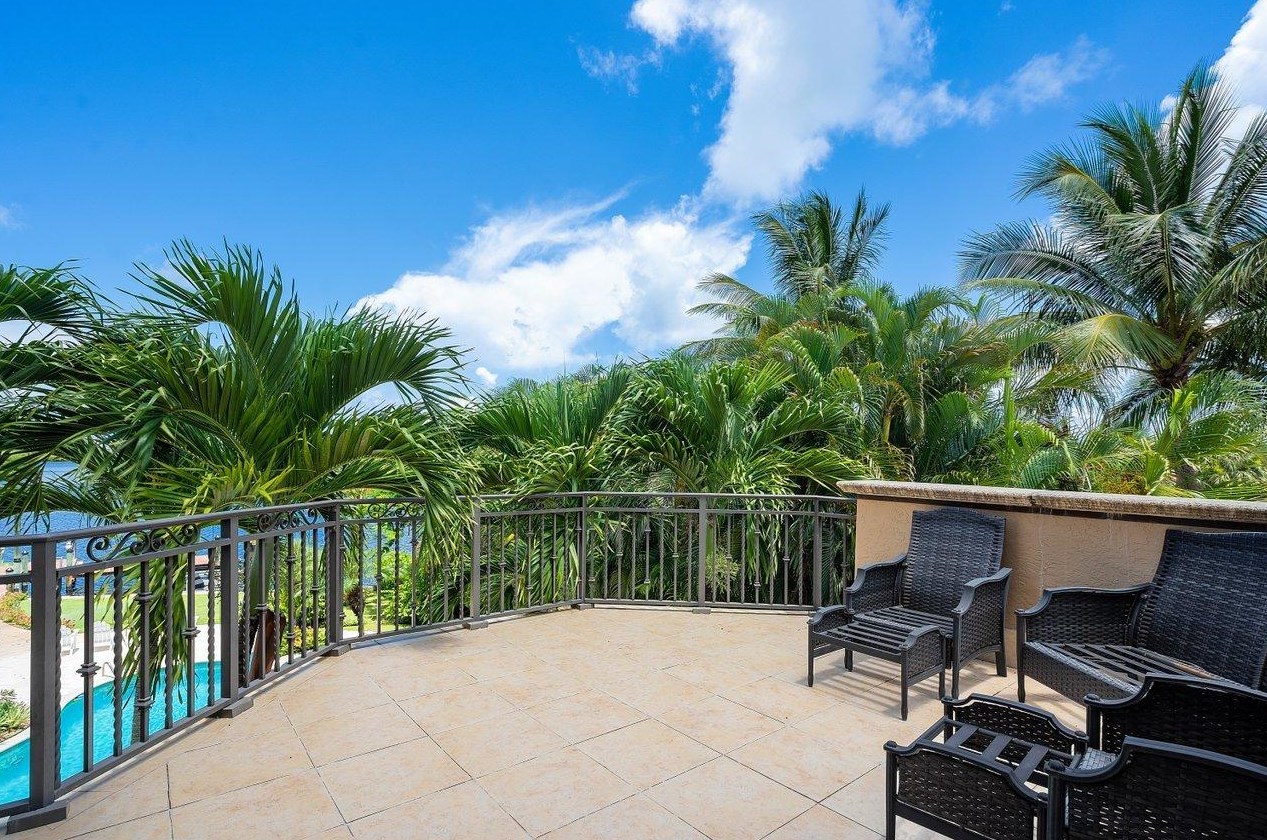 317 Old Jupiter Beach Rd, Jupiter FL  33477-5034 exterior