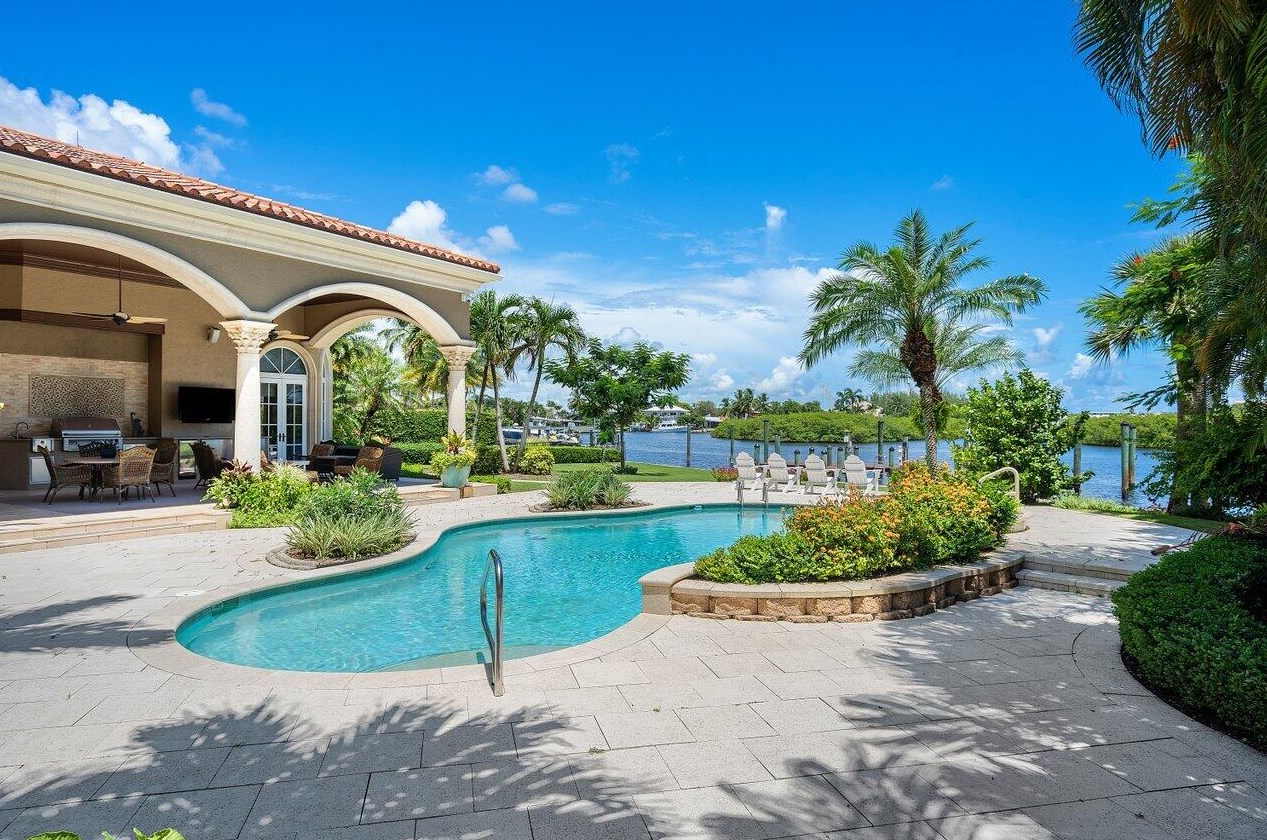 317 Old Jupiter Beach Rd, Jupiter FL  33477-5034 exterior