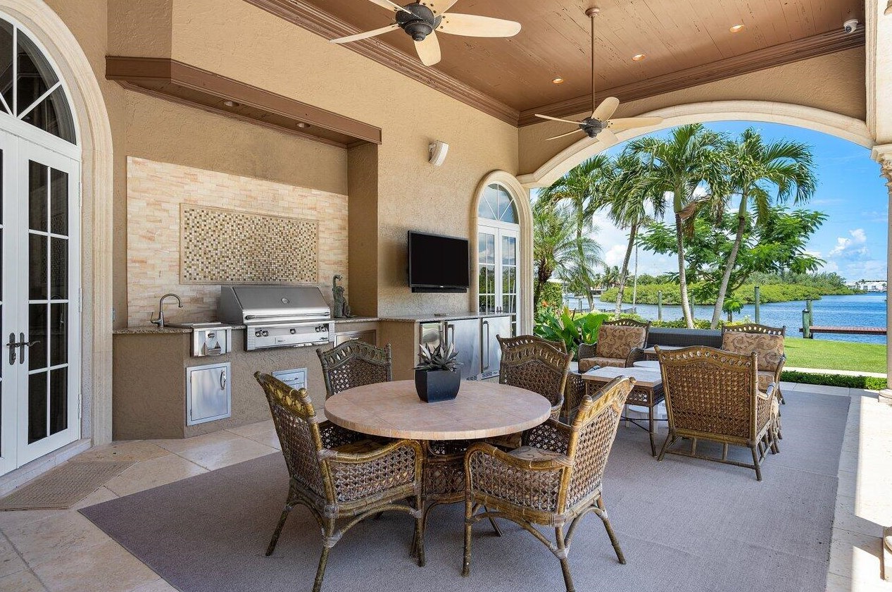 317 Old Jupiter Beach Rd, Jupiter FL  33477-5034 exterior