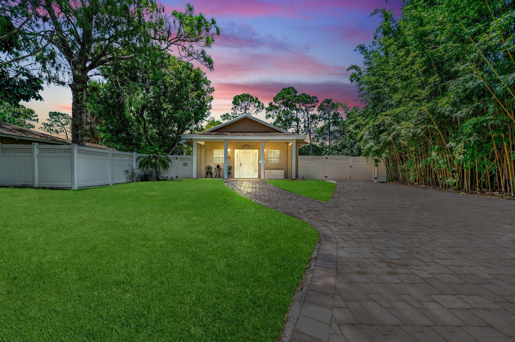 9268 Palomino Dr, Lake Worth FL 33467-1026 exterior