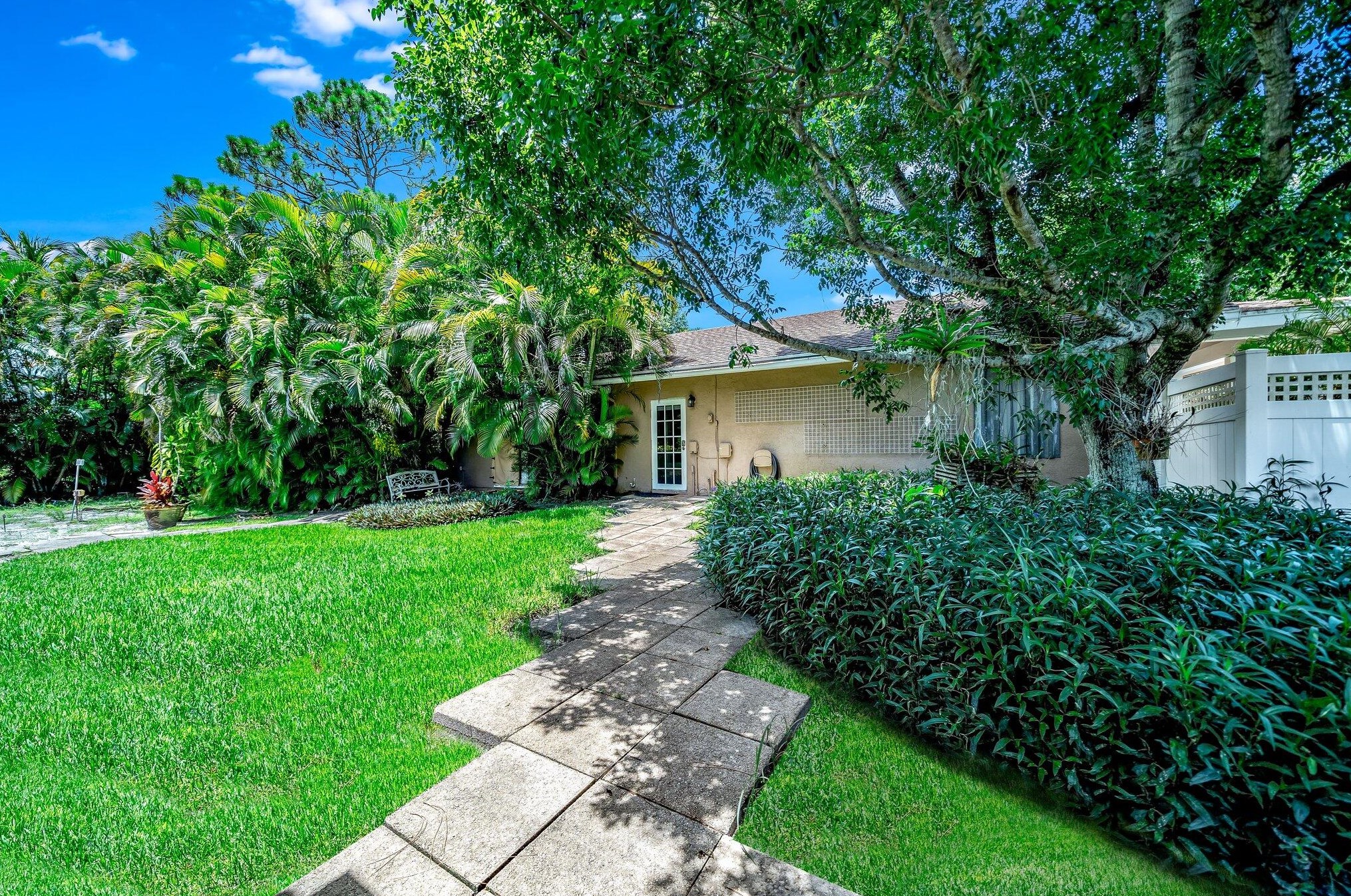 9268 Palomino Dr, Lake Worth FL 33467-1026 exterior