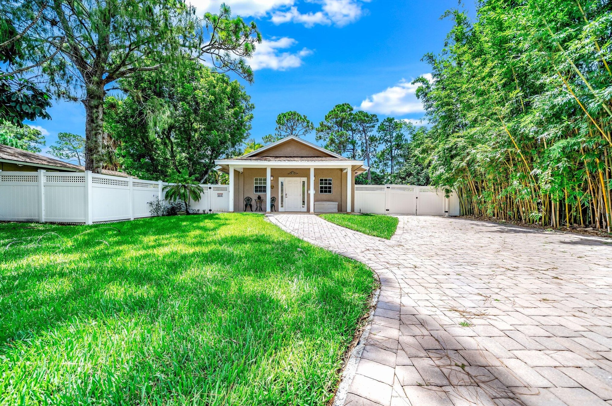 9268 Palomino Dr, Lake Worth FL 33467-1026 exterior