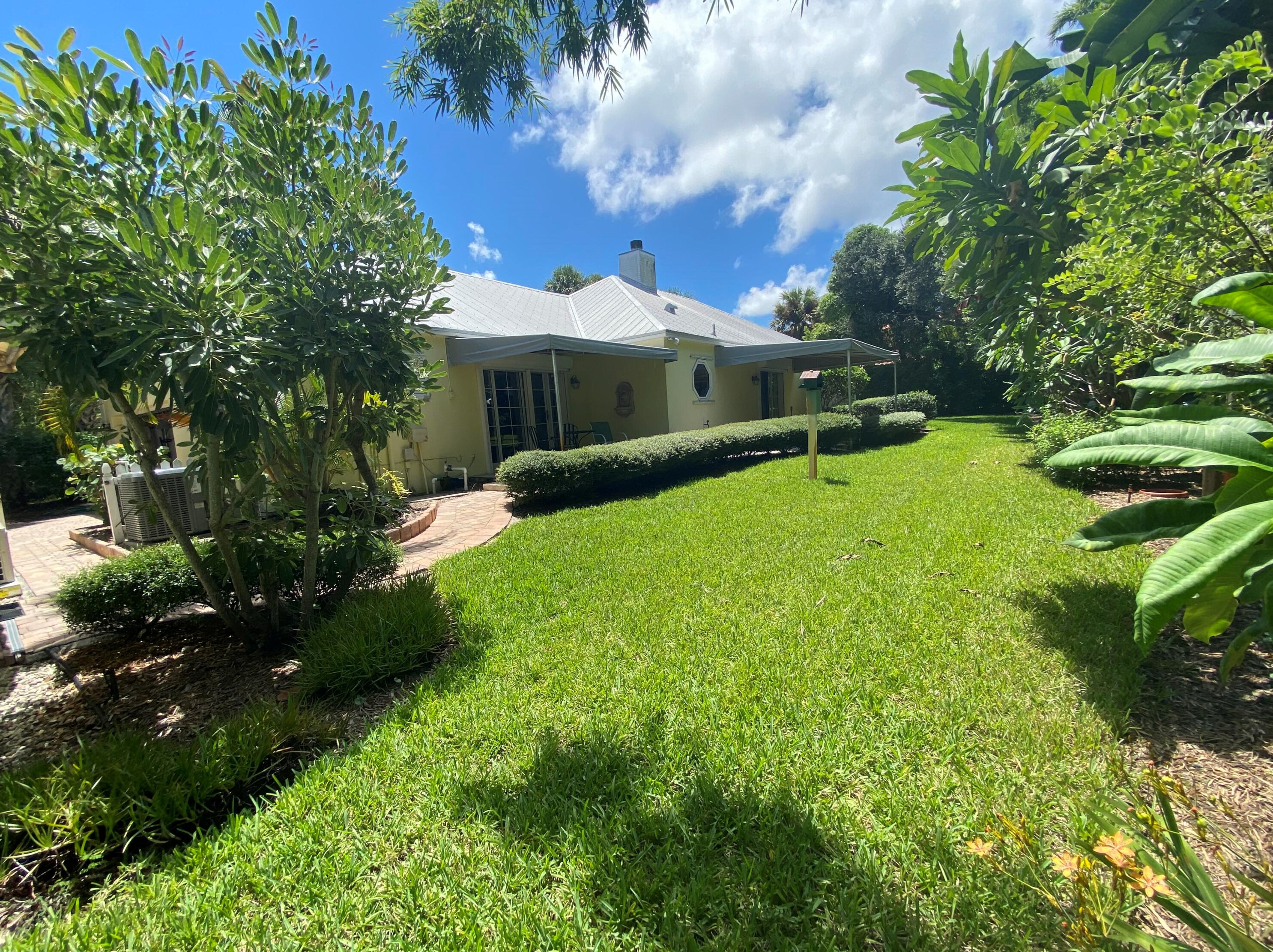 22 Perriwinkle Ln, Stuart FL  34996-6606 exterior