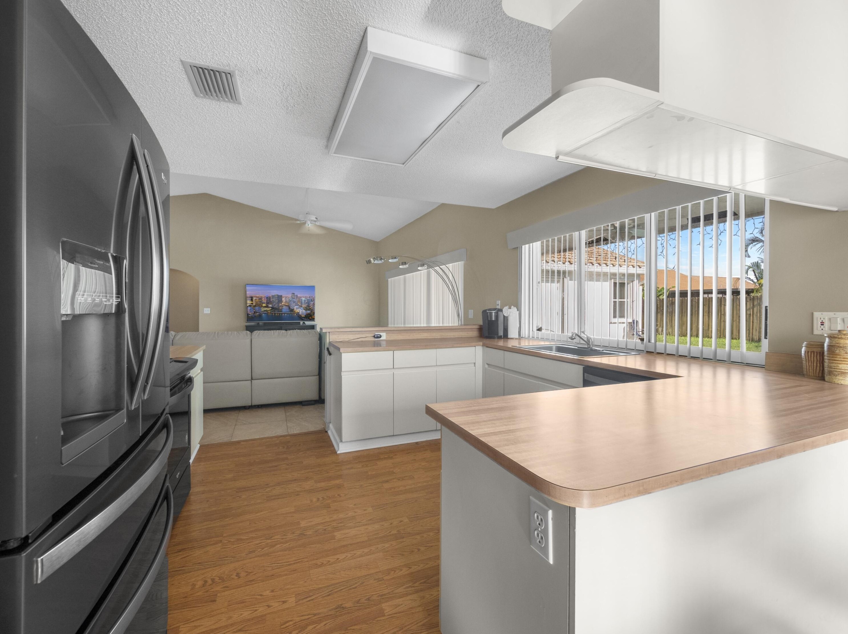 5645 Descartes Cir, Boynton Beach FL 33472-2425 exterior