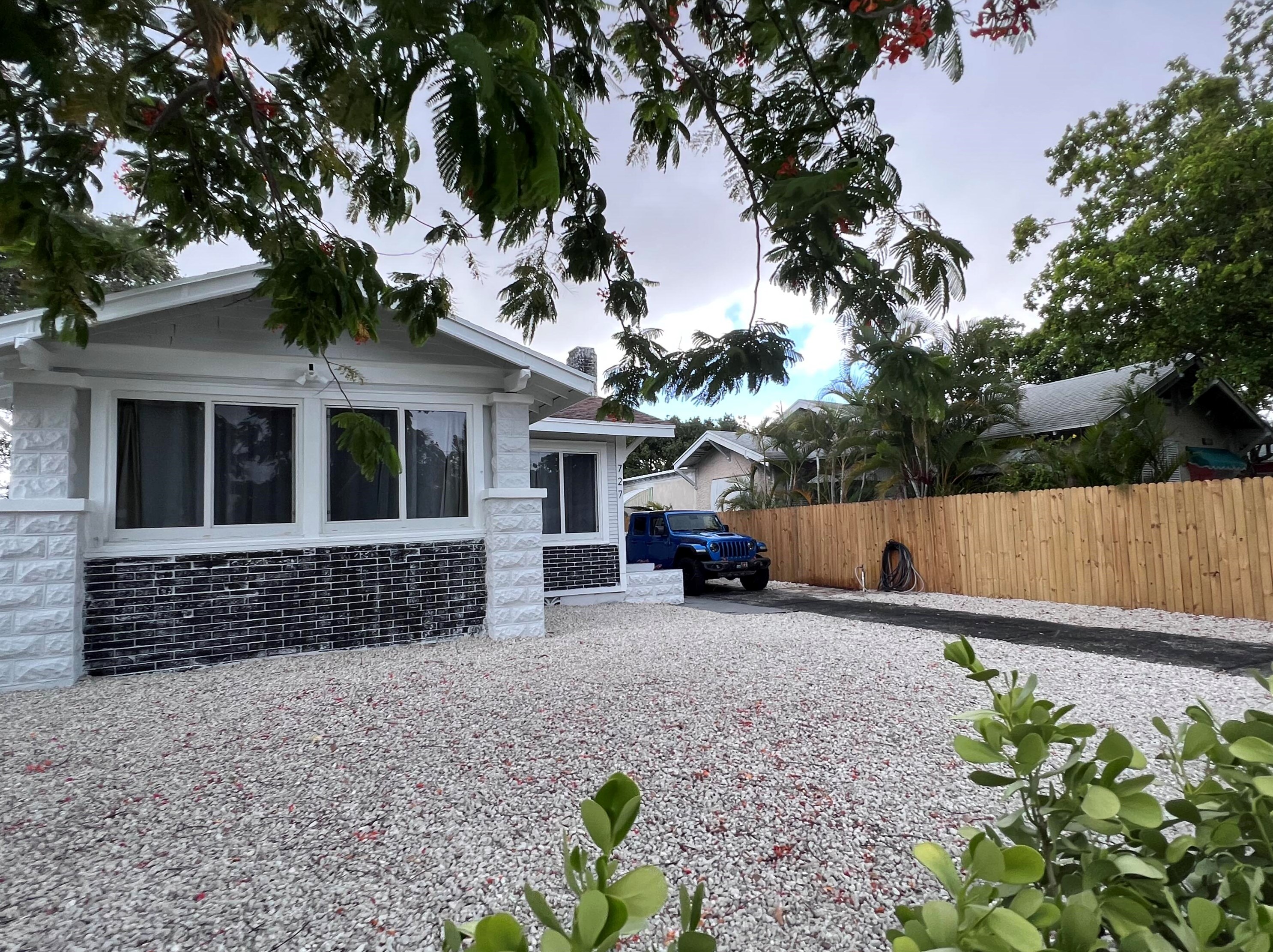 727 N St, Lake Worth FL  33460-4958 exterior