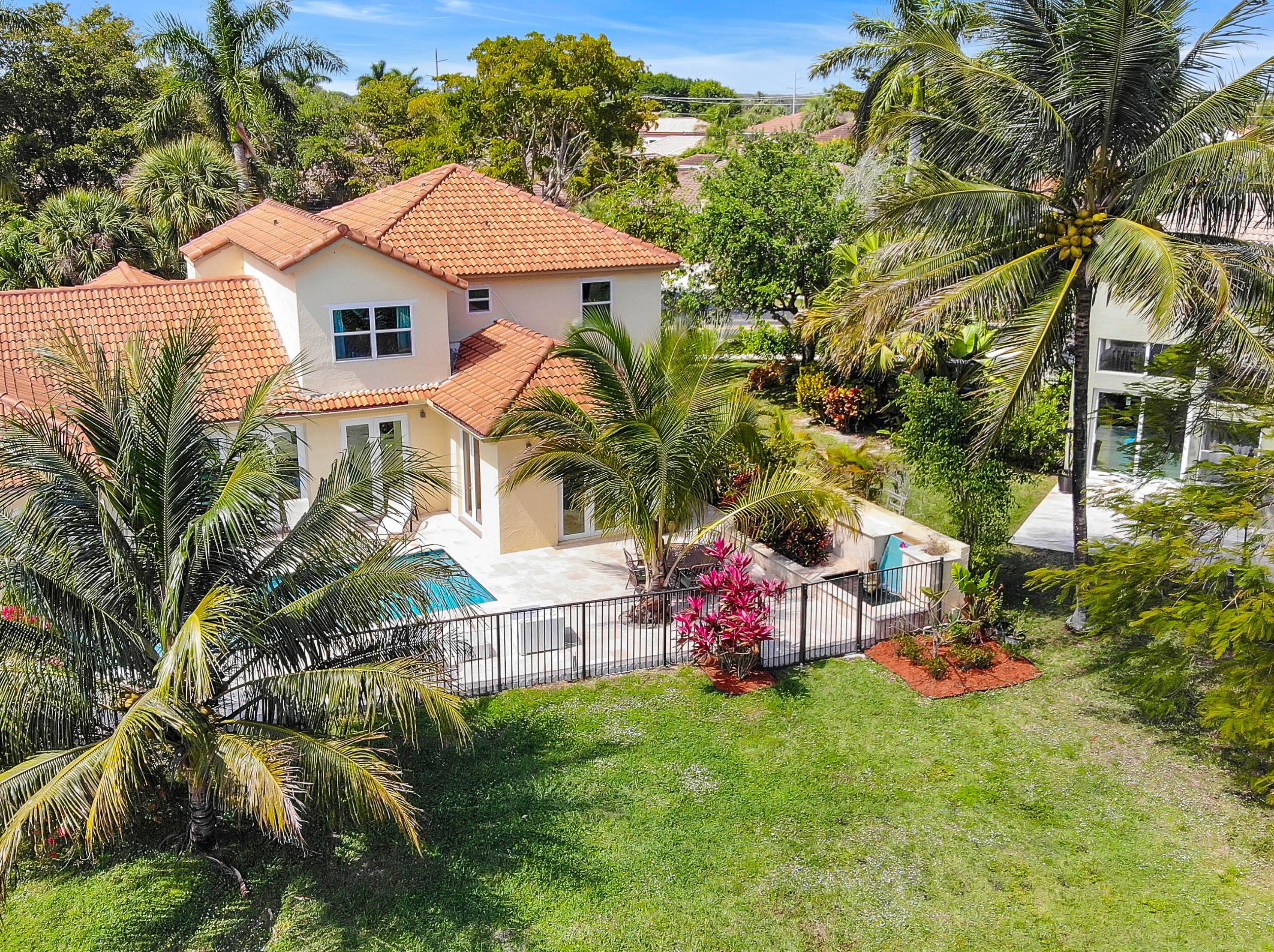 10900 Haydn Dr, Boca Raton FL  33498-6752 exterior