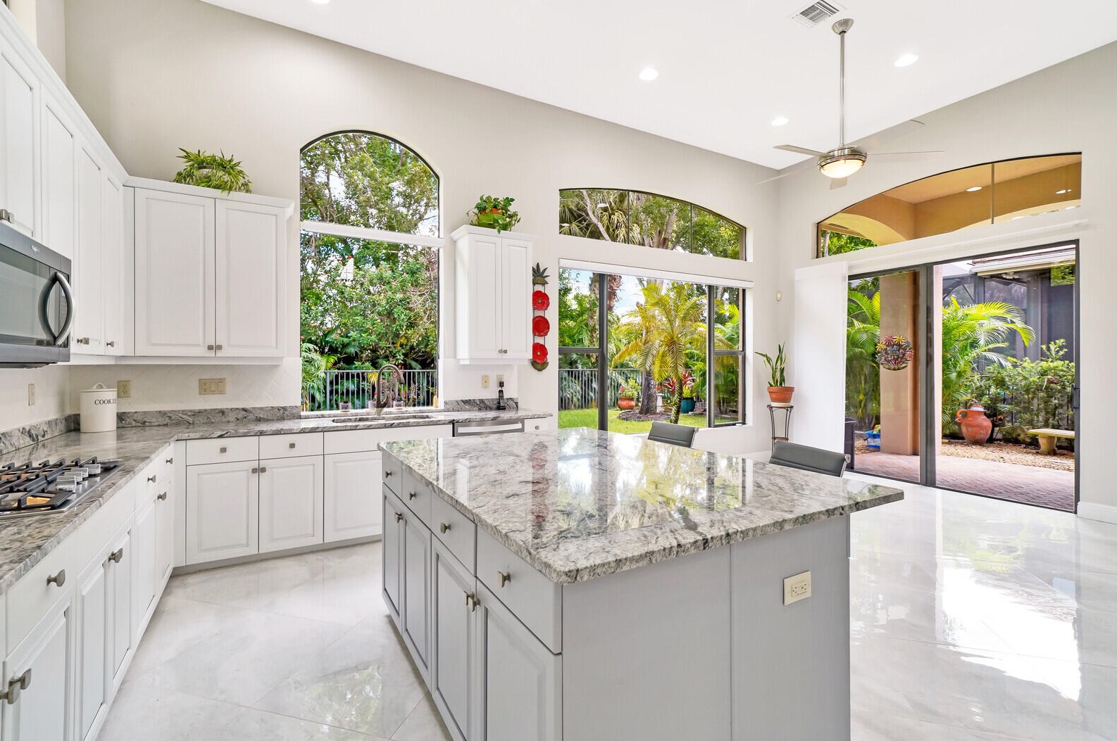 3444 Collonade Dr, Lake Worth FL  33449-8062 exterior