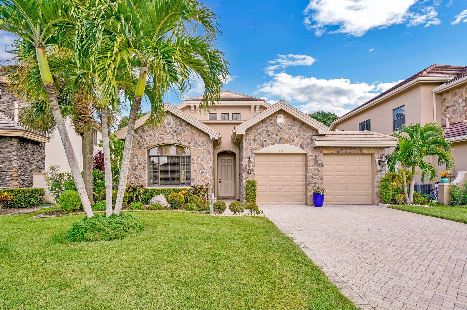 3444 Collonade Dr, Lake Worth FL  33449-8062 exterior