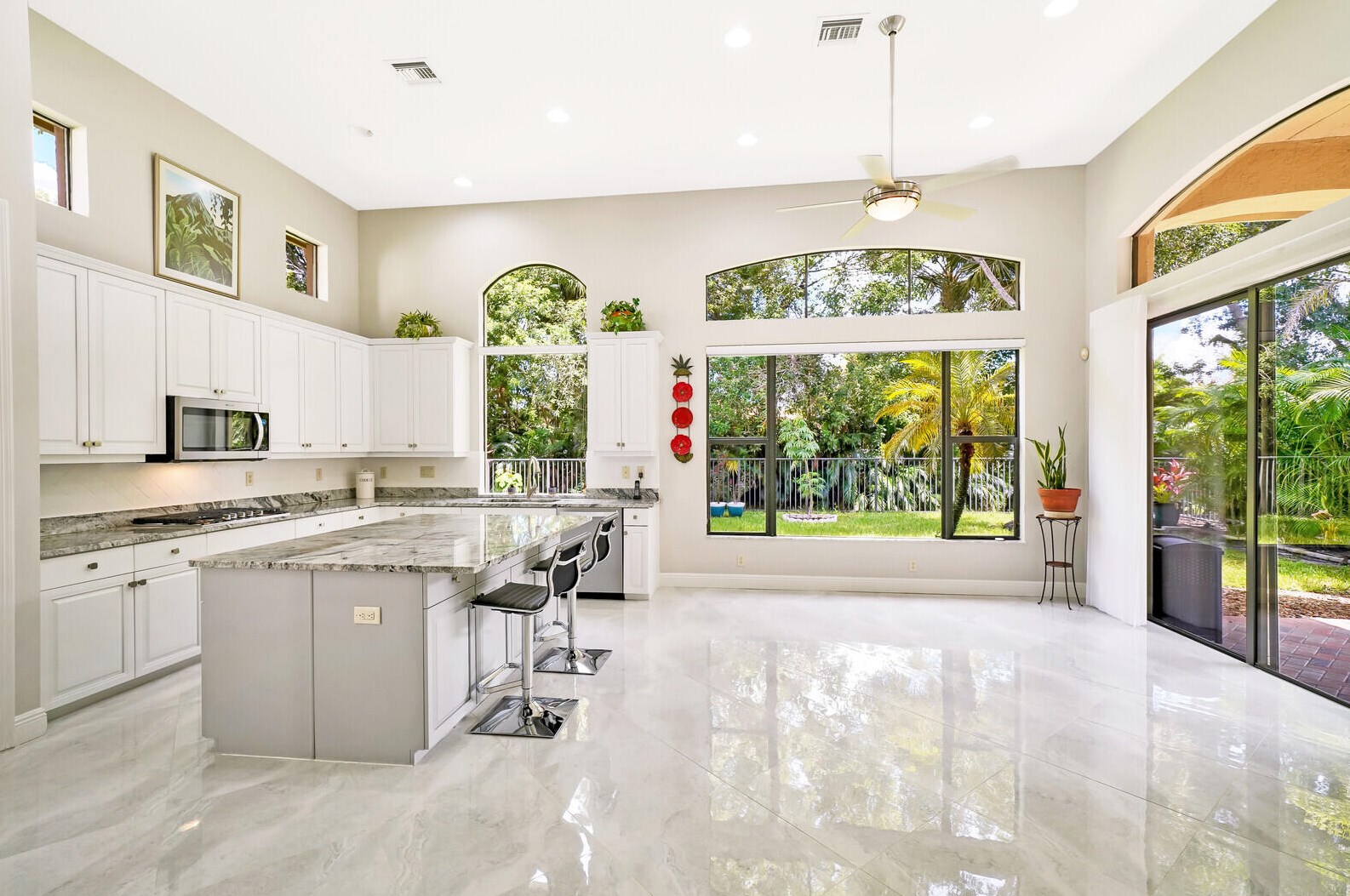 3444 Collonade Dr, Lake Worth FL  33449-8062 exterior