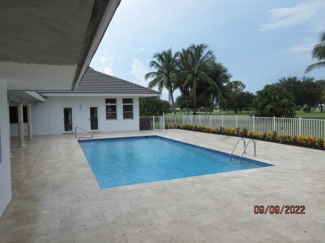 605 Atlantis Est Way, Lake Worth FL 33462-1209 exterior