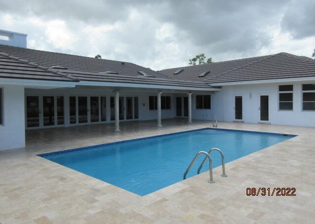 605 Atlantis Est Way, Lake Worth FL 33462-1209 exterior