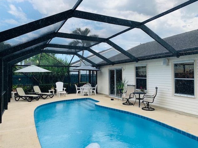 5157 Canal Cir, Lake Worth FL 33467-1840 exterior