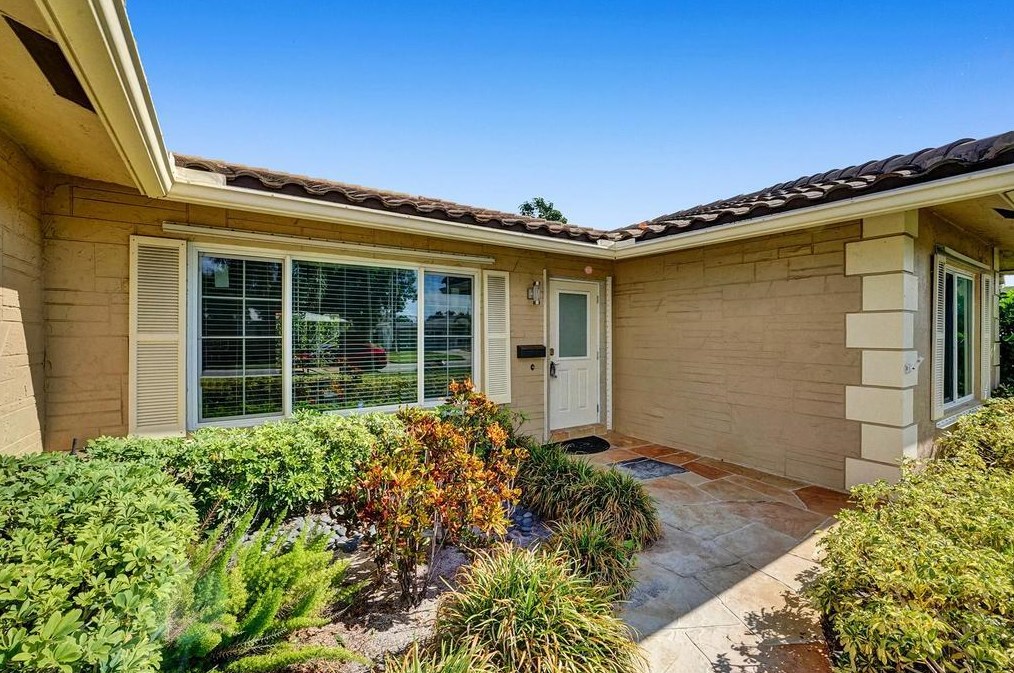 245 28th Ter, Boca Raton FL  33431-6832 exterior