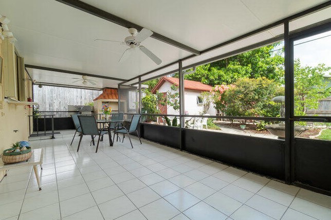 302 Princeton Dr, Lake Worth FL 33460-6239 exterior